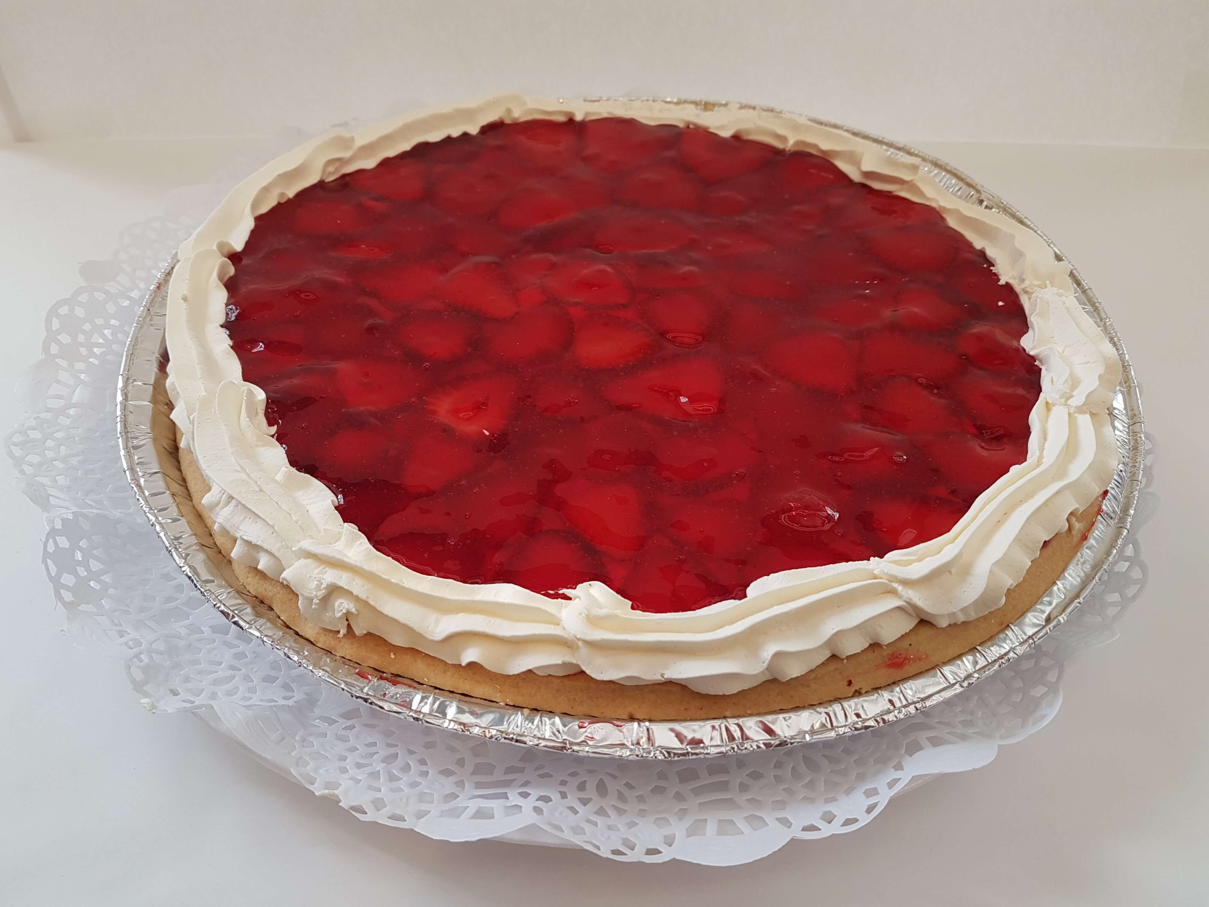 Tarta de frutillas y crema chantilly